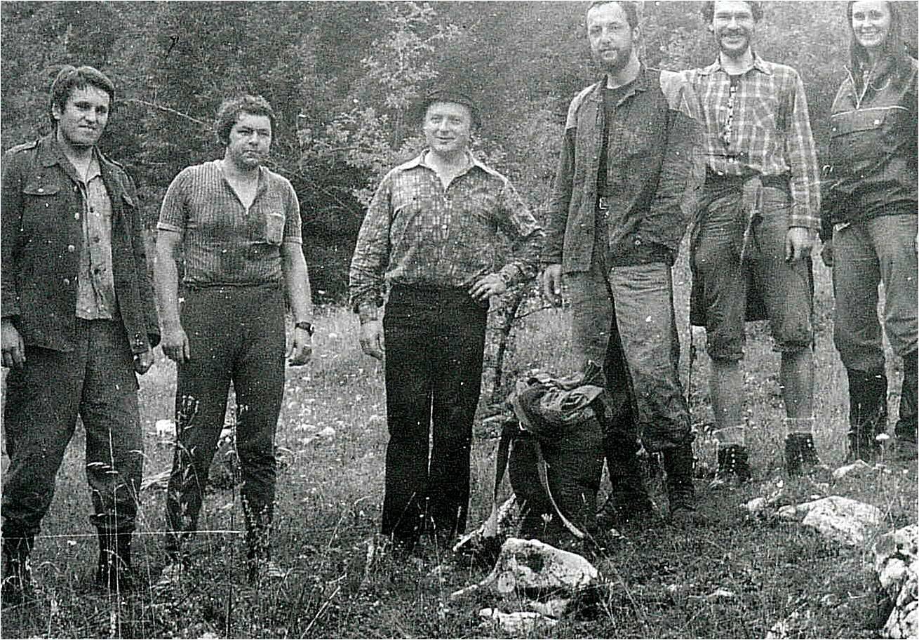 Vpravo vedle Dalíka jsou „ťapičky „ z Albeřic Jarda